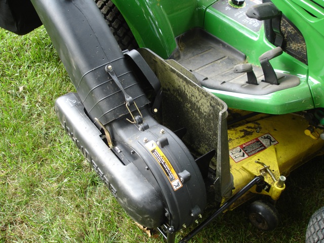 John Deere X590 With Power Flow Bagger Iucn Water 6175